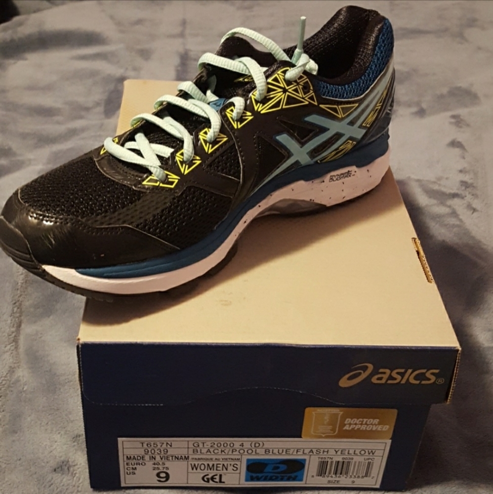 Asics Women's GT-2000 4 Running shoe 9 wide